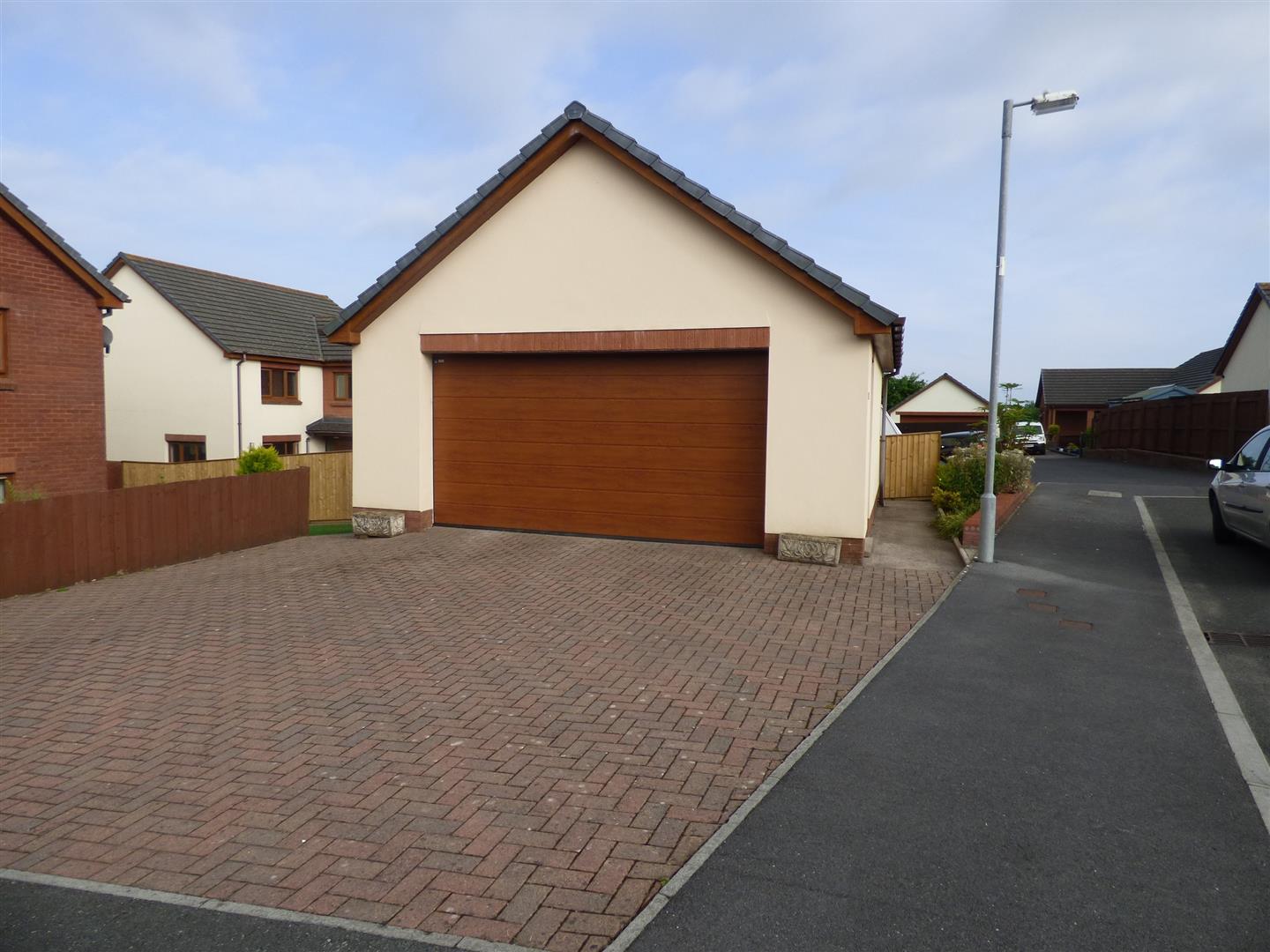 DOUBLE GARAGE